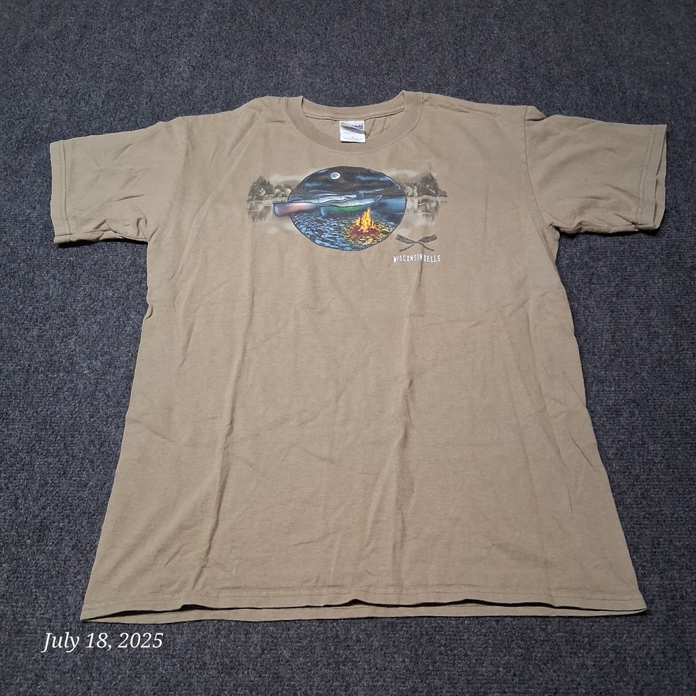 Wisconsin Dells T Shirt Camping Graphic Print Size Medium Brown Crew Neck